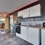 L'horizon - Romantique Avec Jacuzzi, Sauna, Piscine & Video Projecteur * Vieille-Toulouse