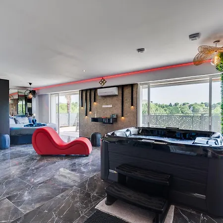 Апартаменты L'horizon - Romantique Avec Jacuzzi, Sauna, Piscine & Video Projecteur *